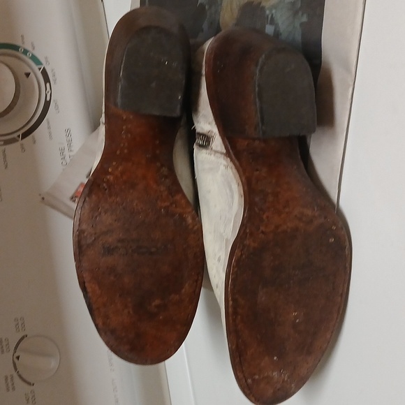 LUCCHESE ERIKA distressed BOOTIES, SIZE 9B - Picture 2 of 12
